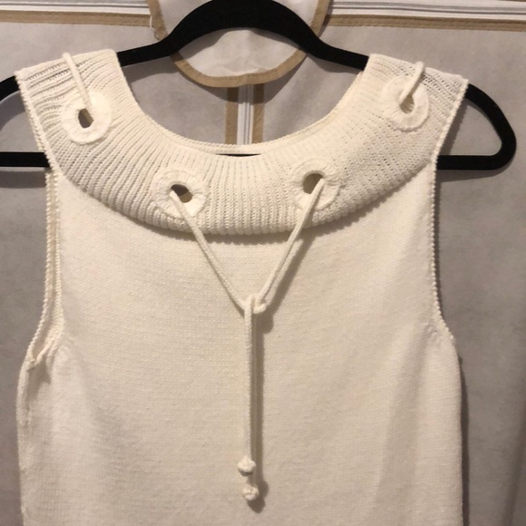 💞 Super Cute White Sleeveless Sweater💞 - Picture 3 of 3